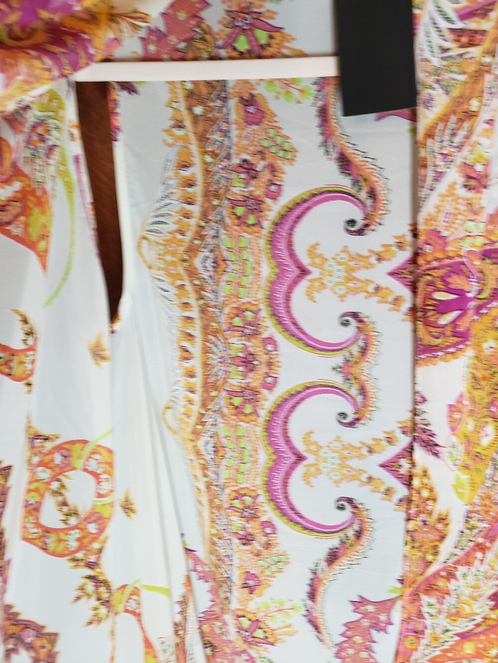 Sleeveless Paisley Drape Vest - Pink & Gold - Picture 3 of 8